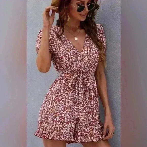 Red floral romper - Picture 3 of 4